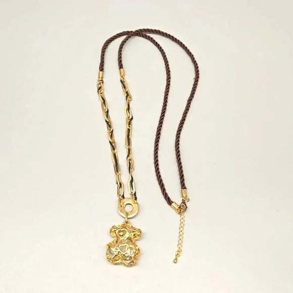 Jewelry - Gold tone bear necklace